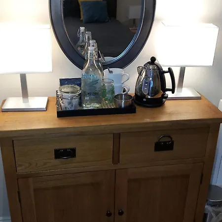 Safe Haven - Luxury Family Couette-café 4*