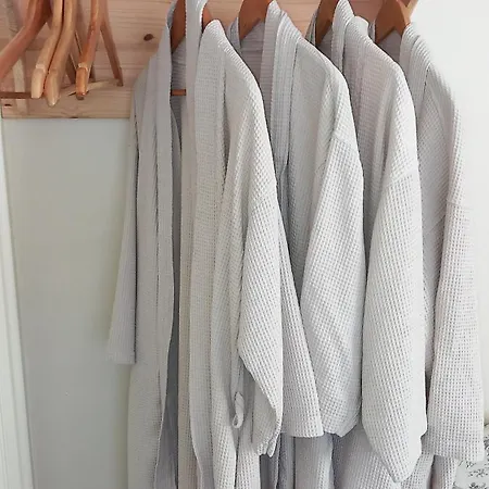 Safe Haven - Luxury Family Couette-café