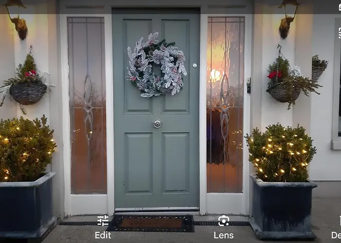 Frühstückspension Safe Haven - Luxury Family 4*